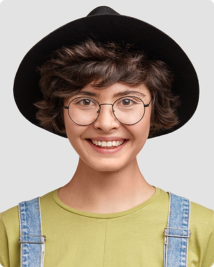 <strong>Ava Collins</strong>